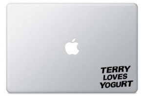 Adesivo para macbook Terry Loves Yogurt (Brooklyn 99)